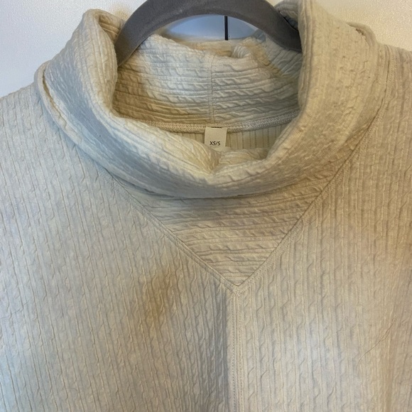 Lululemon Retreat Yourself Pullover - Picture 4 of 7